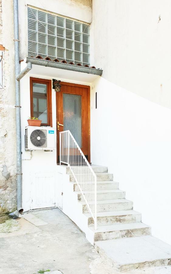 Apartman Kyra Pula Exterior photo